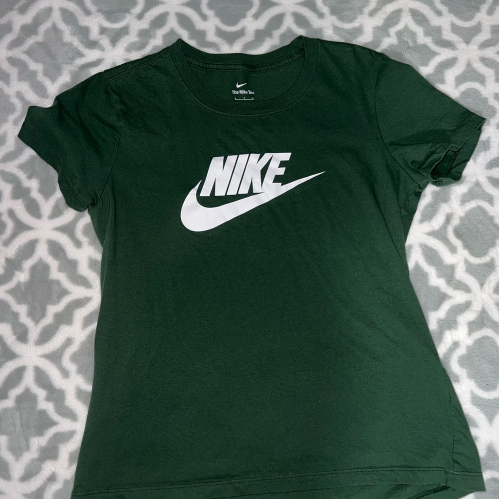 Women’s Nike shirt